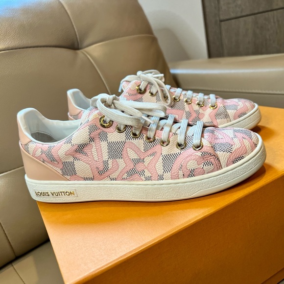 Sold x Louis Vuitton Front Row Tahitienne Bora Bora Damier Azur sneakers - Picture 2 of 10